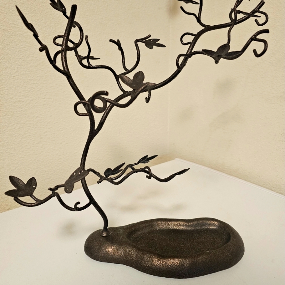 Unique jewelry holder